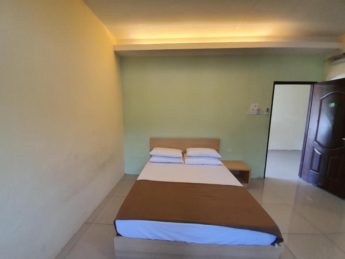 Spot On 90025 Sr Valley Hotel سِريمبان المظهر الخارجي الصورة